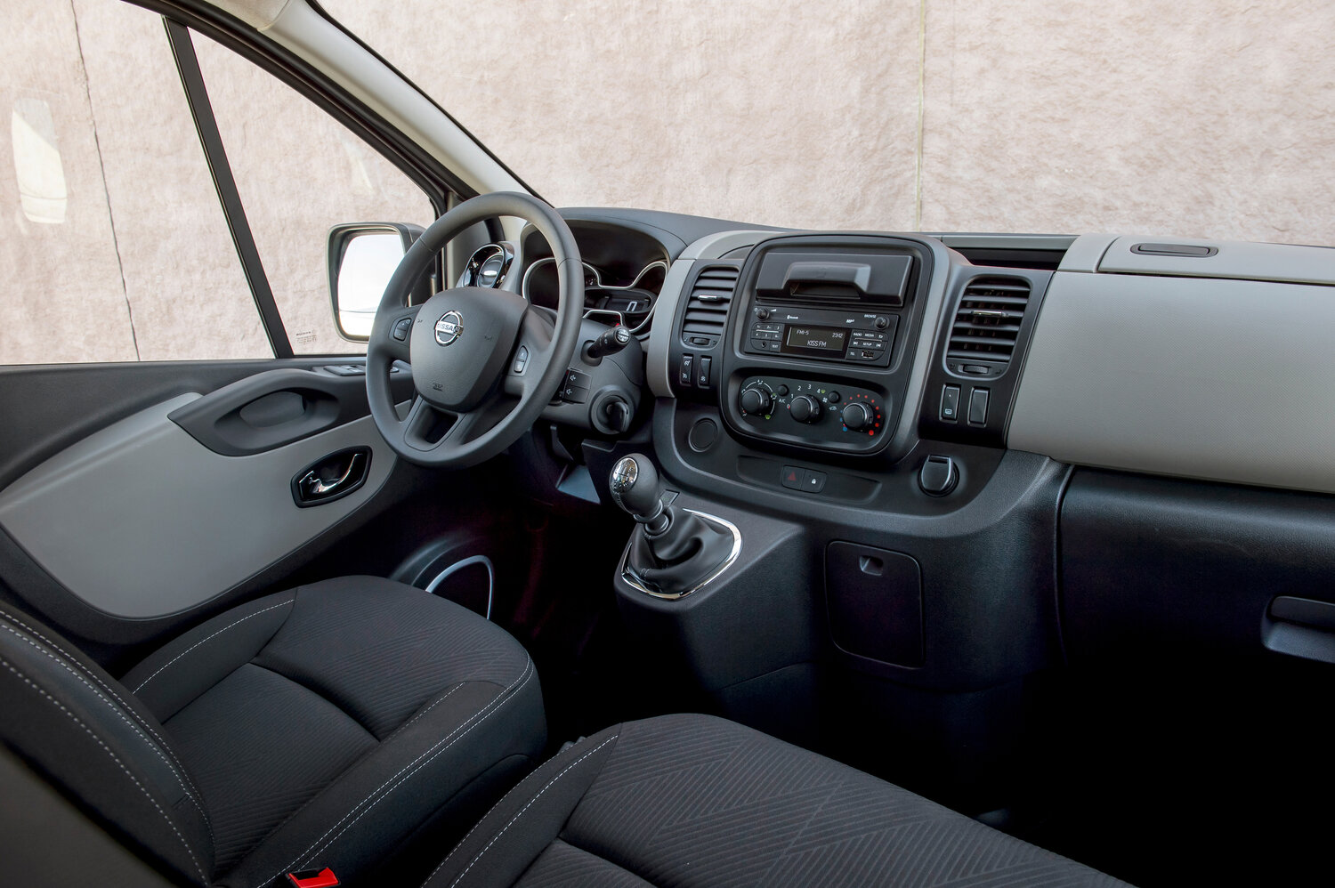 Nissan NV300, , 2016–2021, Minivan: Front cabin