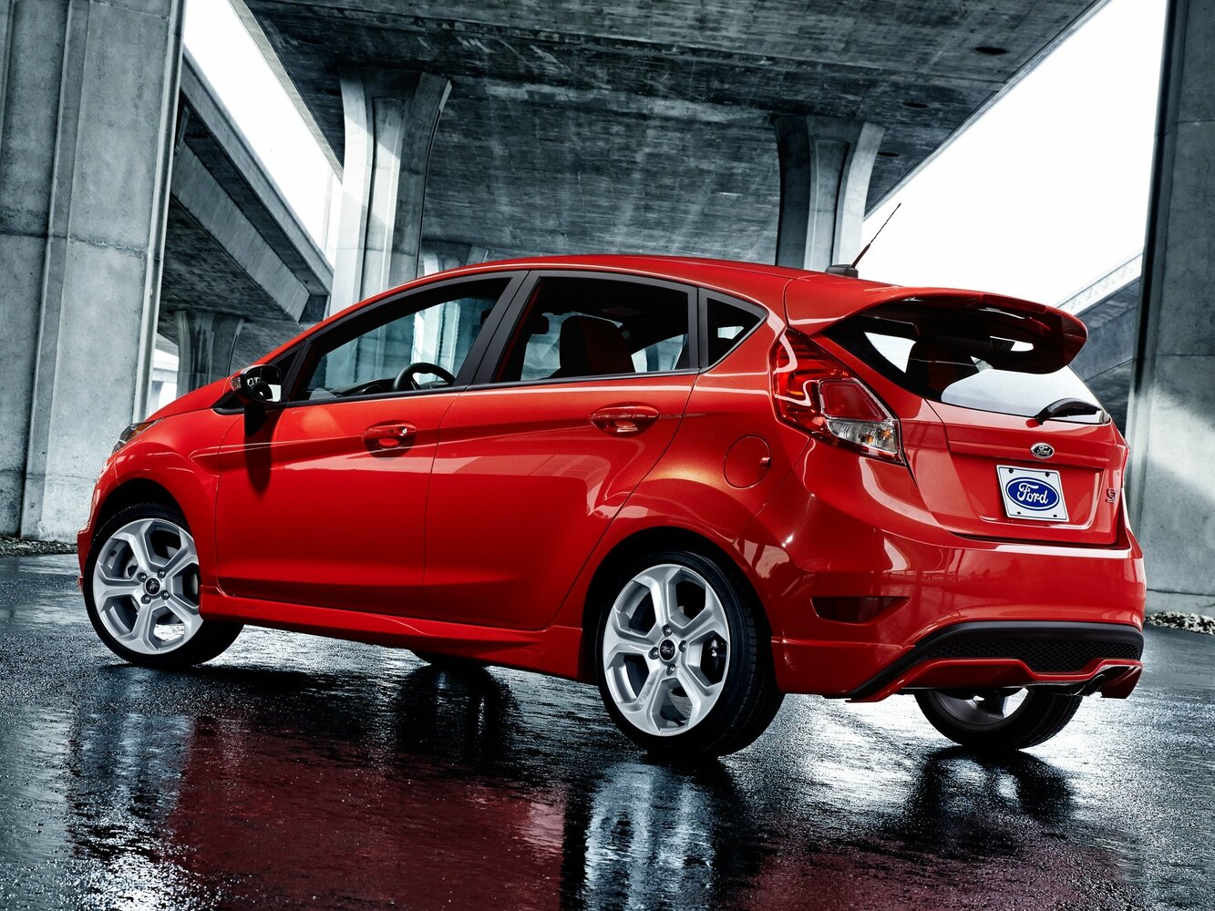Ford Fiesta ST, VI, 2013–2018, Hatchback 5 door: Rear three-quarter view