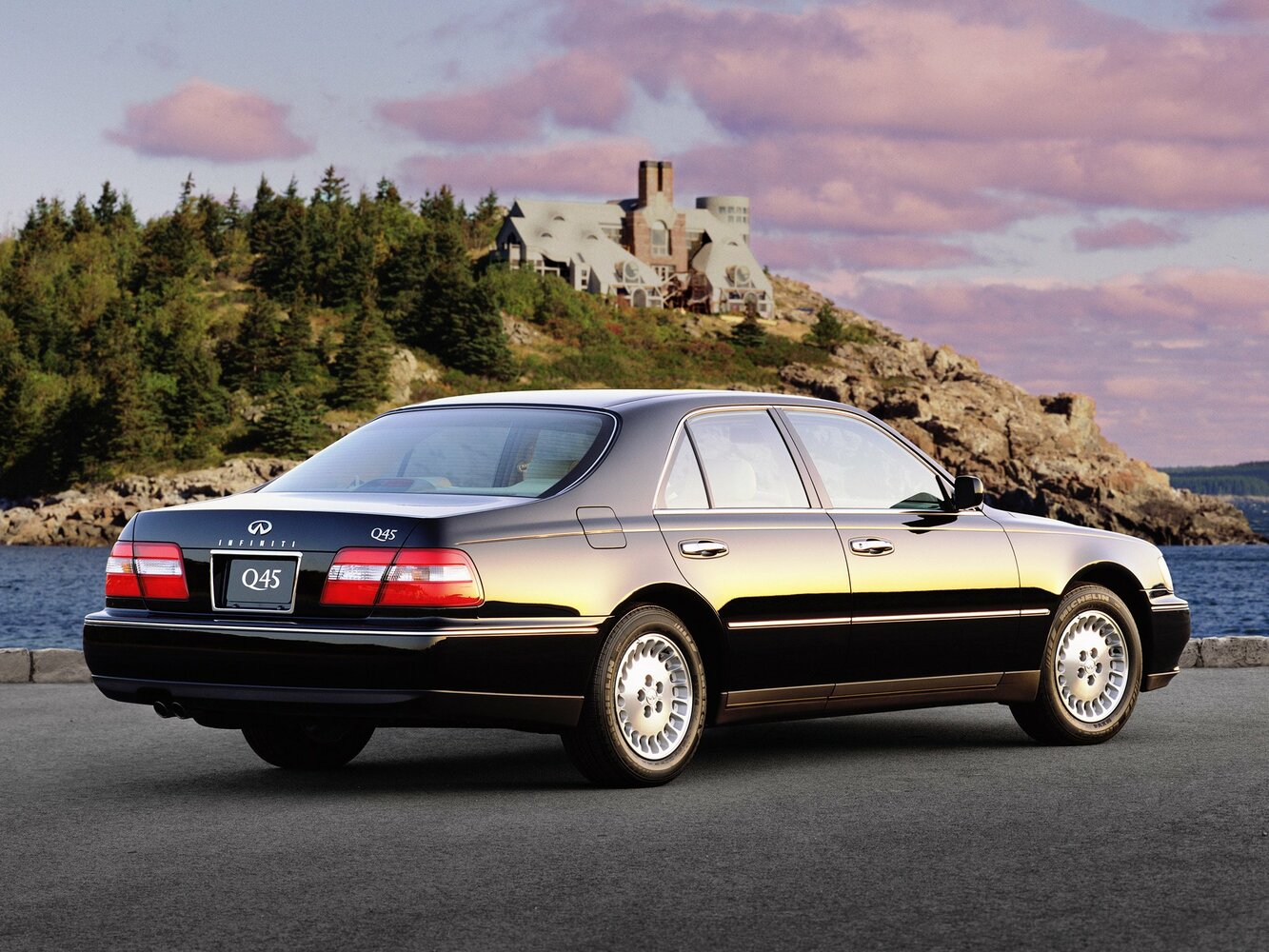 Infiniti Q, II, 1996–2001, Седан: Вид сзади в три четверти