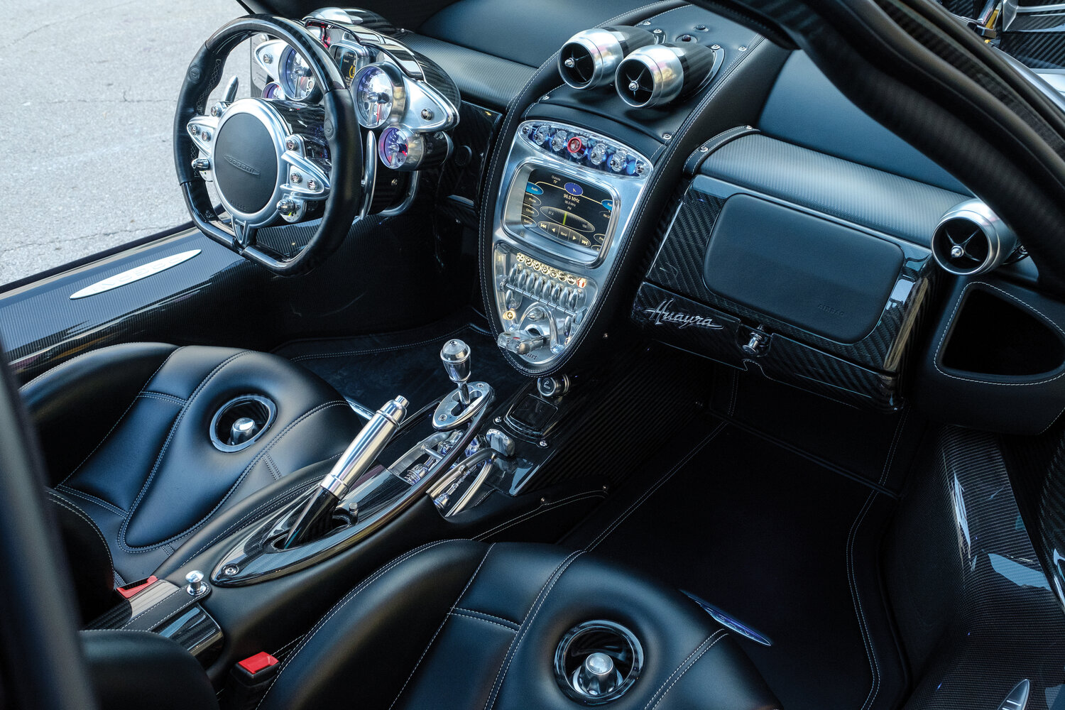 Pagani Huayra, , 2012–2026, Купе: Передняя часть салона