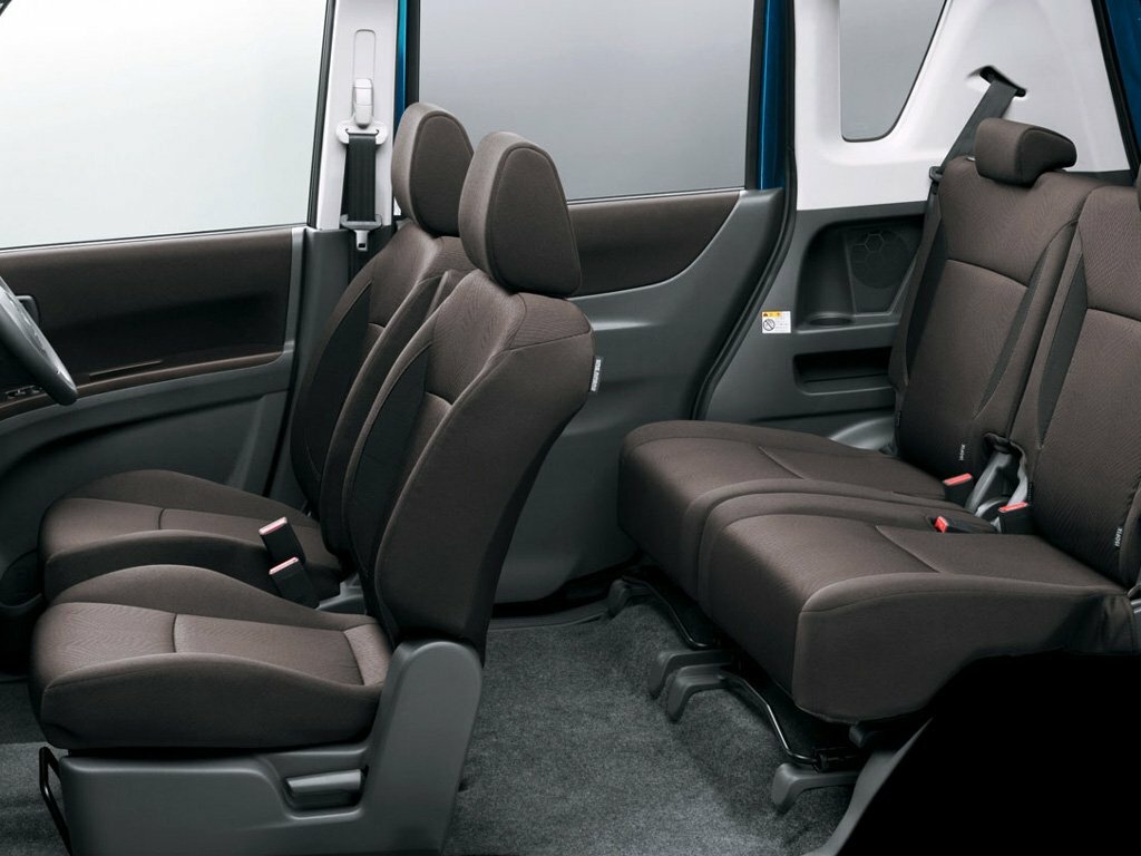 Mitsubishi Delica d 2, I, 2011–2015, Компактвэн: Задняя часть салона