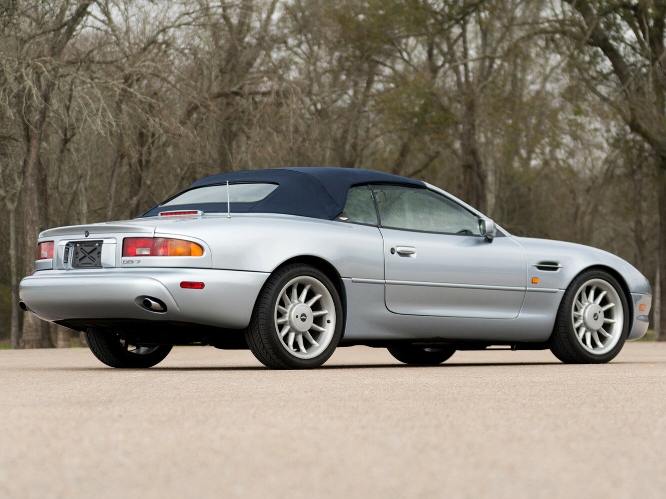 Aston Martin DB7, I, 1994–1999, Convertible Volante: Rear three-quarter view