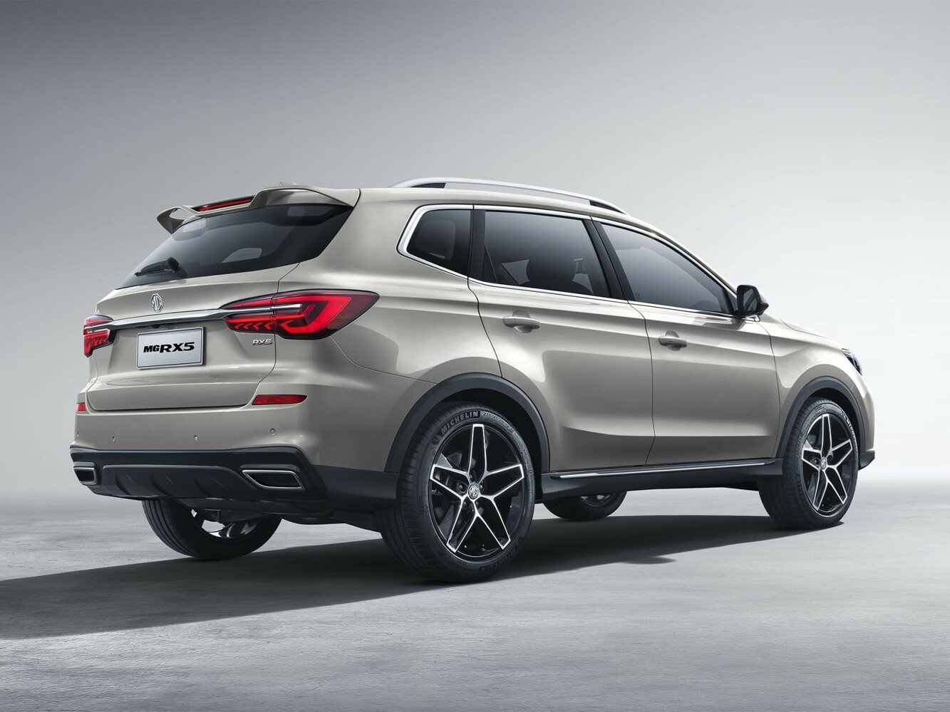 MG RX5, II, 2019–2026, SUV 5 door: Rear three-quarter view