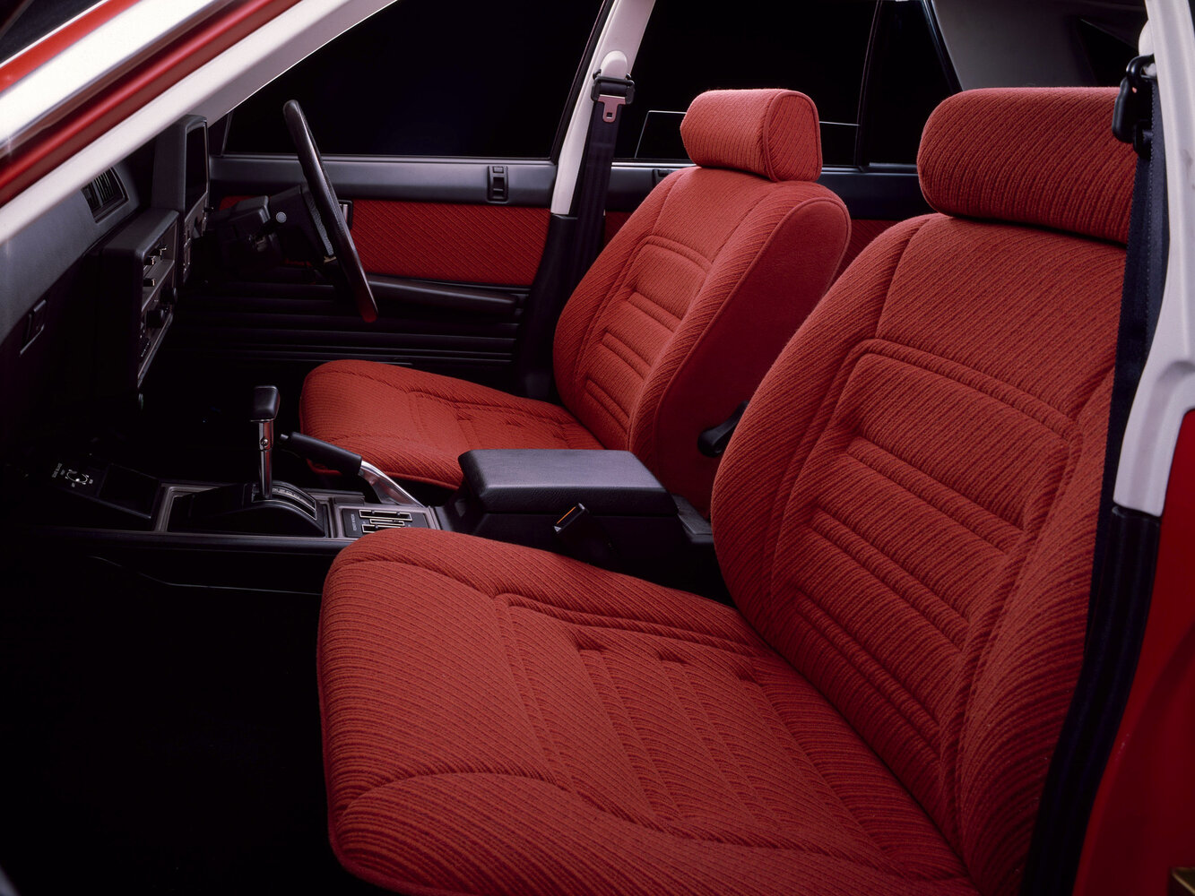 Nissan Skyline, VI (R30), 1981–1985, Liftback: Front cabin