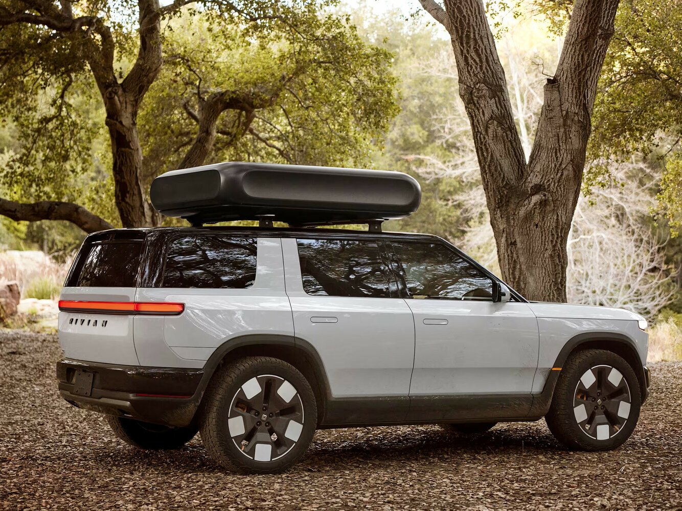 Rivian R2, , 2026–2026, SUV 5 door: Rear three-quarter view