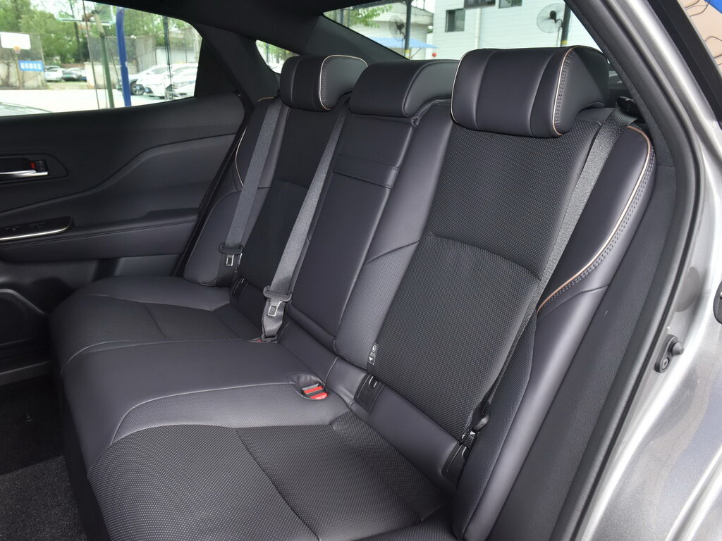 Toyota Crown, 16 поколение, Седан, Китай, 07.2022 - н.в.: фото поколения 16