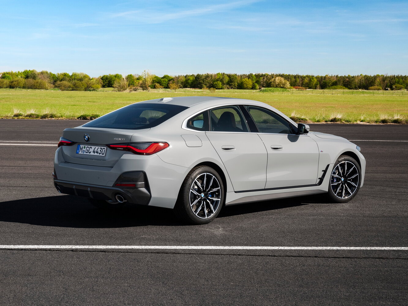 BMW 4 серии, G22, G23, G26, 2020–2024, Лифтбек Gran Coupe: Вид сзади в три четверти