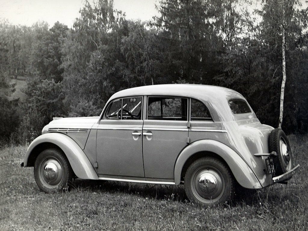 Москвич 400, , 1946–1956, Седан: Вид сзади в три четверти