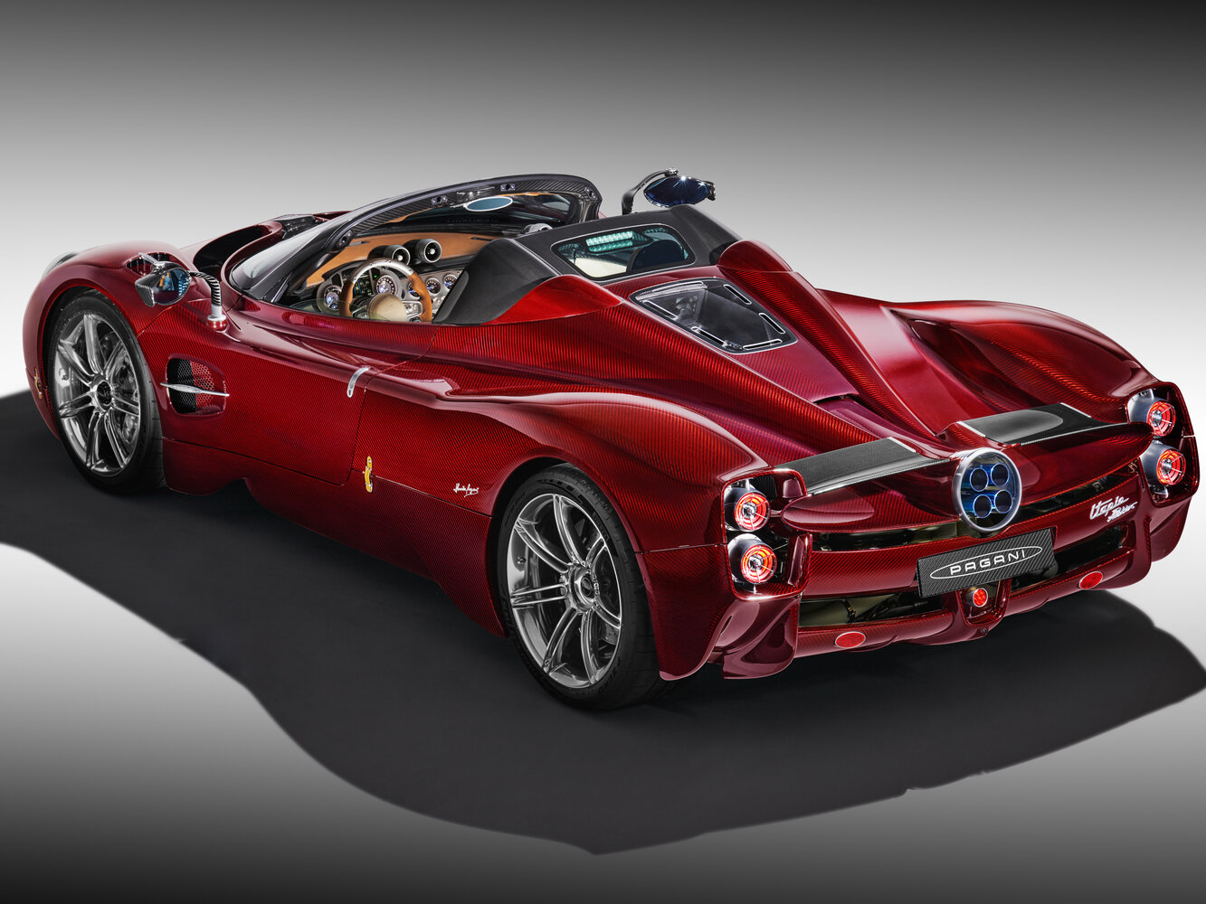 Pagani Utopia, , 2022–2026, Родстер Roadster: Вид сзади в три четверти