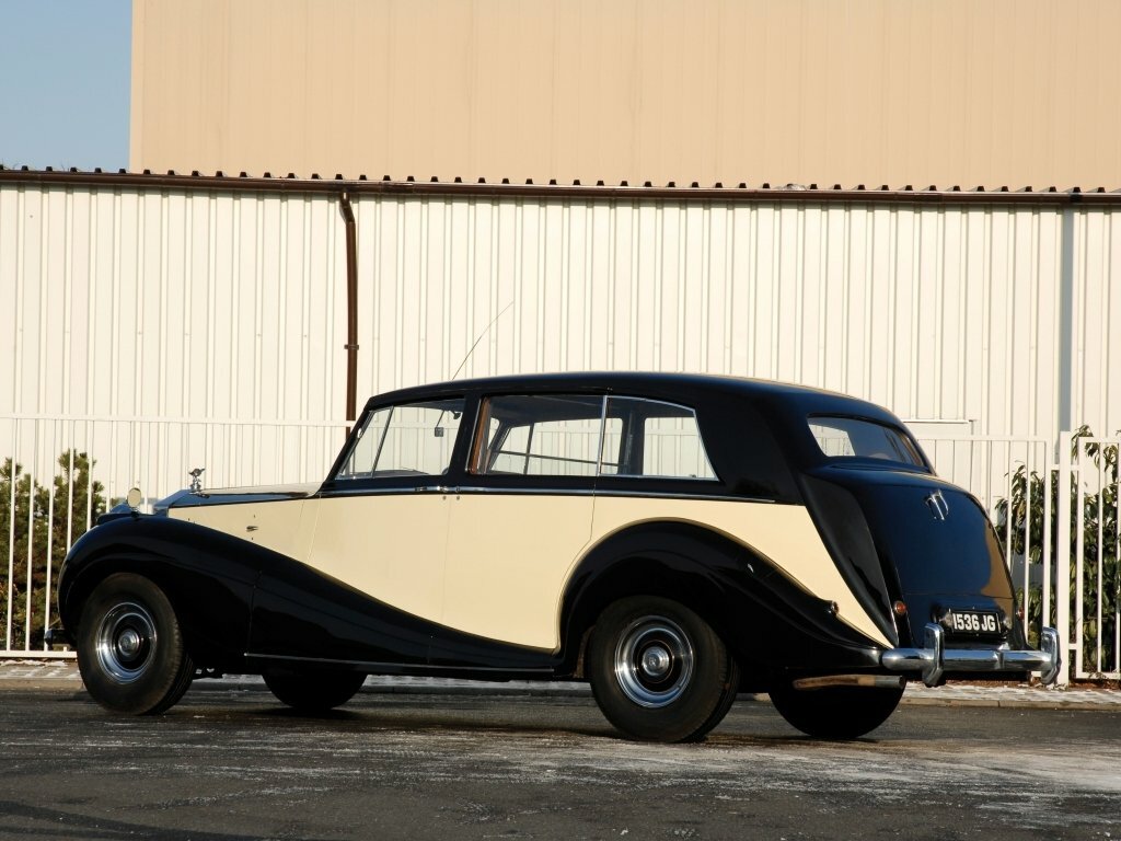 Rolls-Royce Silver Wraith, , 1946–1959, Седан: Вид сзади в три четверти
