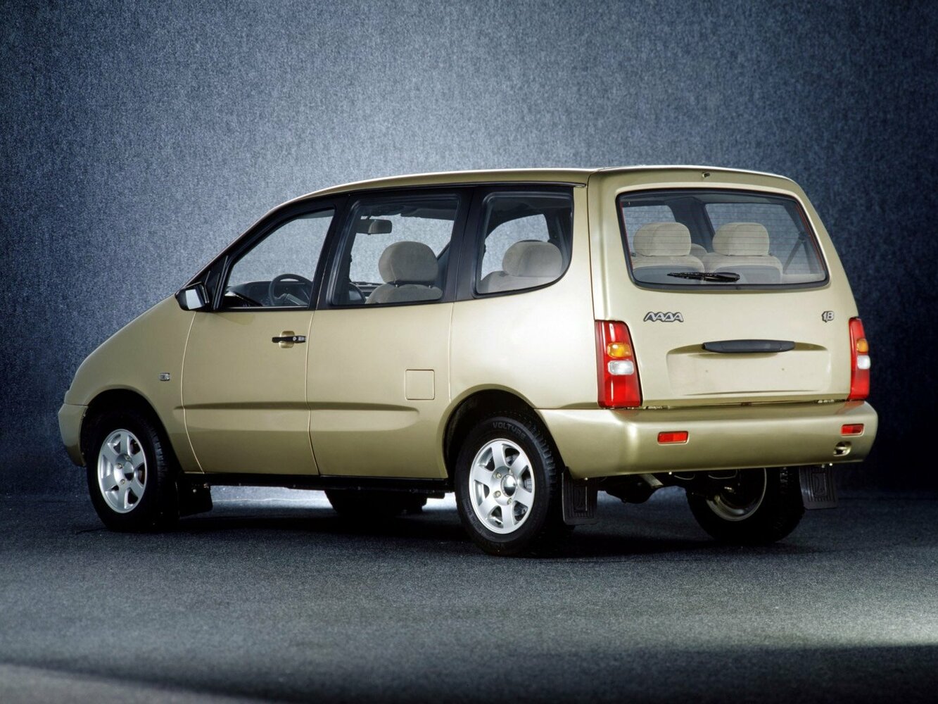 Lada (ВАЗ) 2120 Надежда, I Рестайлинг, 2002–2006, Компактвэн: Вид сзади в три четверти
