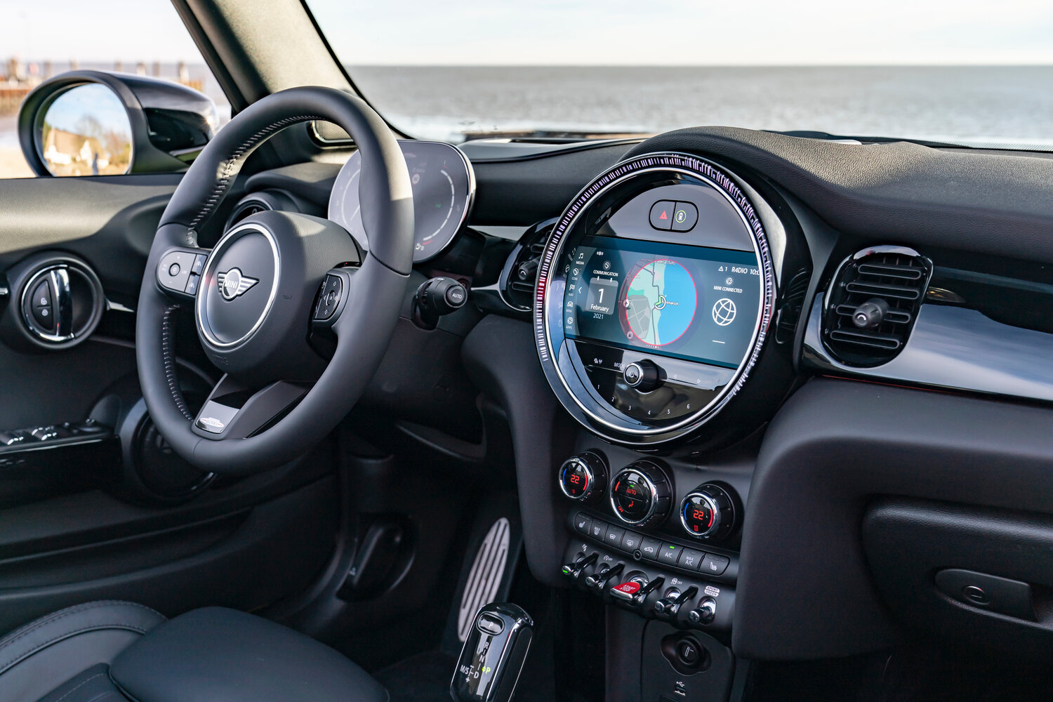 MINI Cabrio, III Рестайлинг 2, 2021–2024, Кабриолет JCW: Передняя часть салона