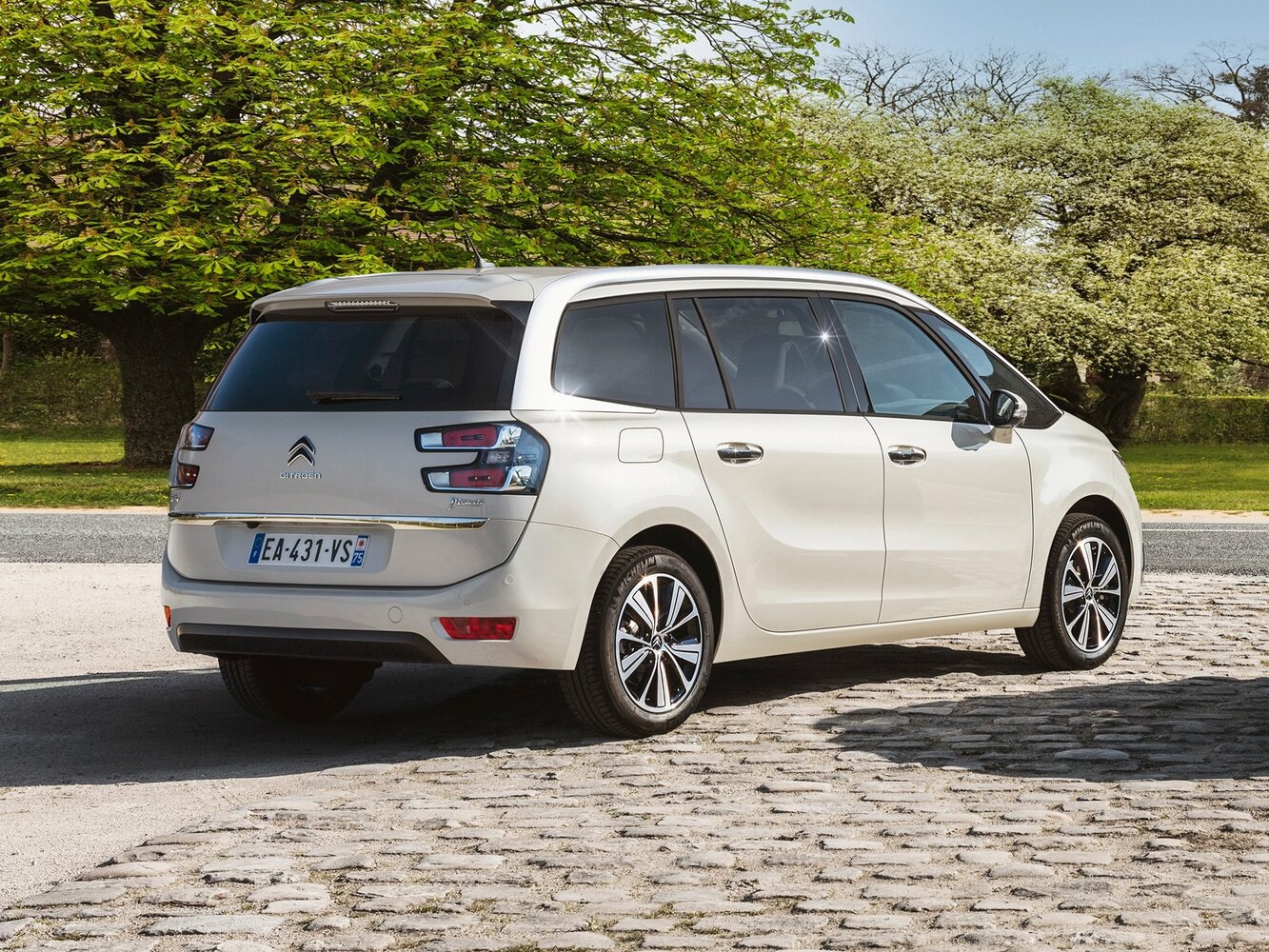 Citroen C4 Picasso, II facelift, 2016–2018, Compact MPV Grand: Rear three-quarter view