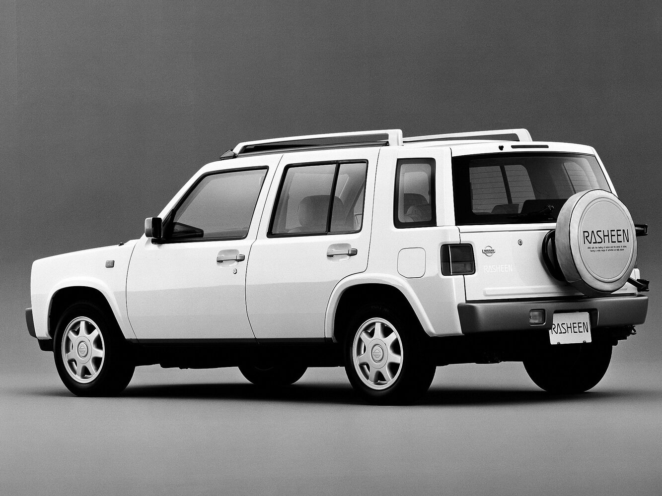 Nissan Rasheen, , 1995–2000, Estate 5 door: Rear three-quarter view