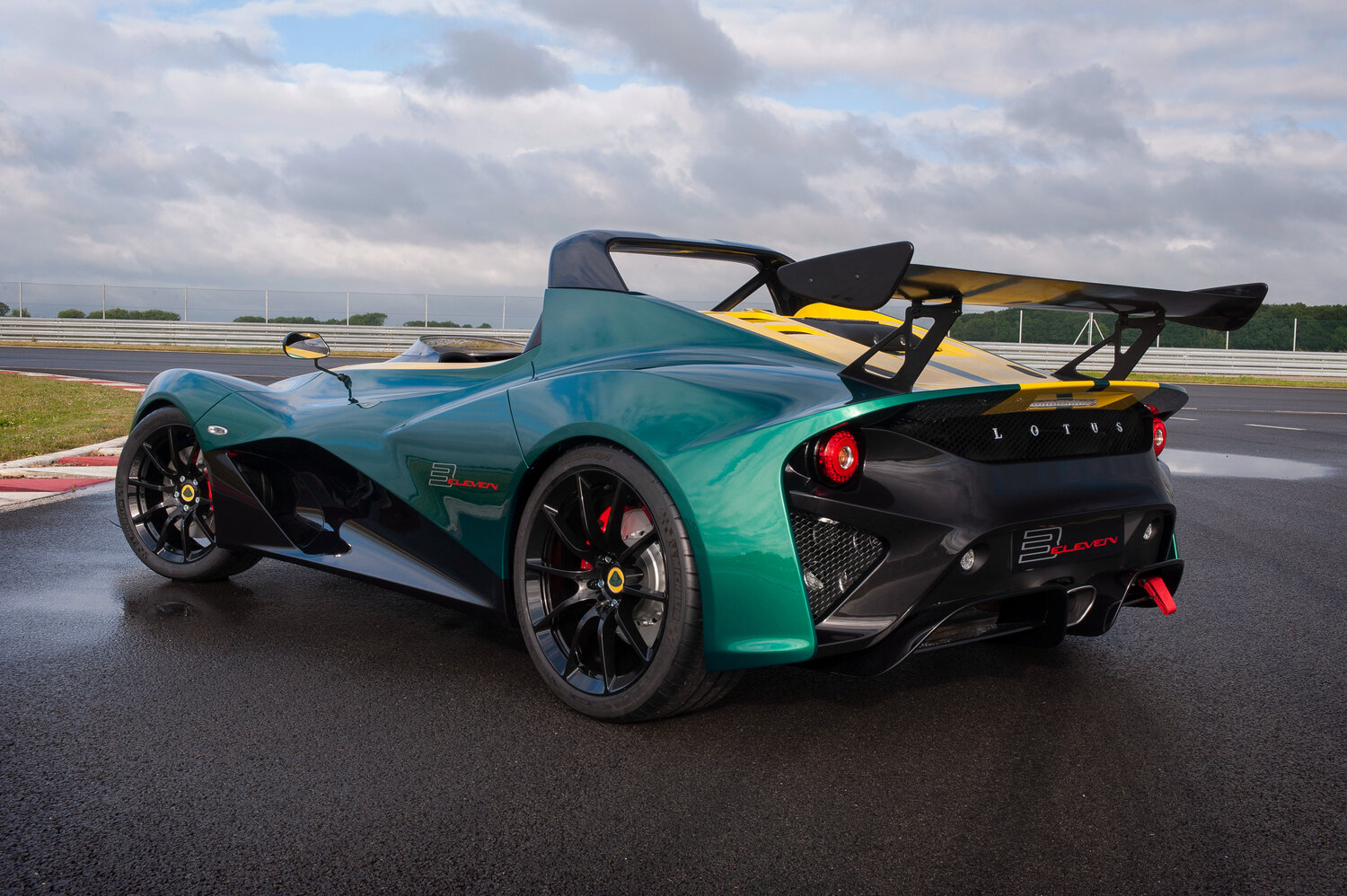 Lotus 3-Eleven, , 2015–2018, Родстер: Вид сзади в три четверти