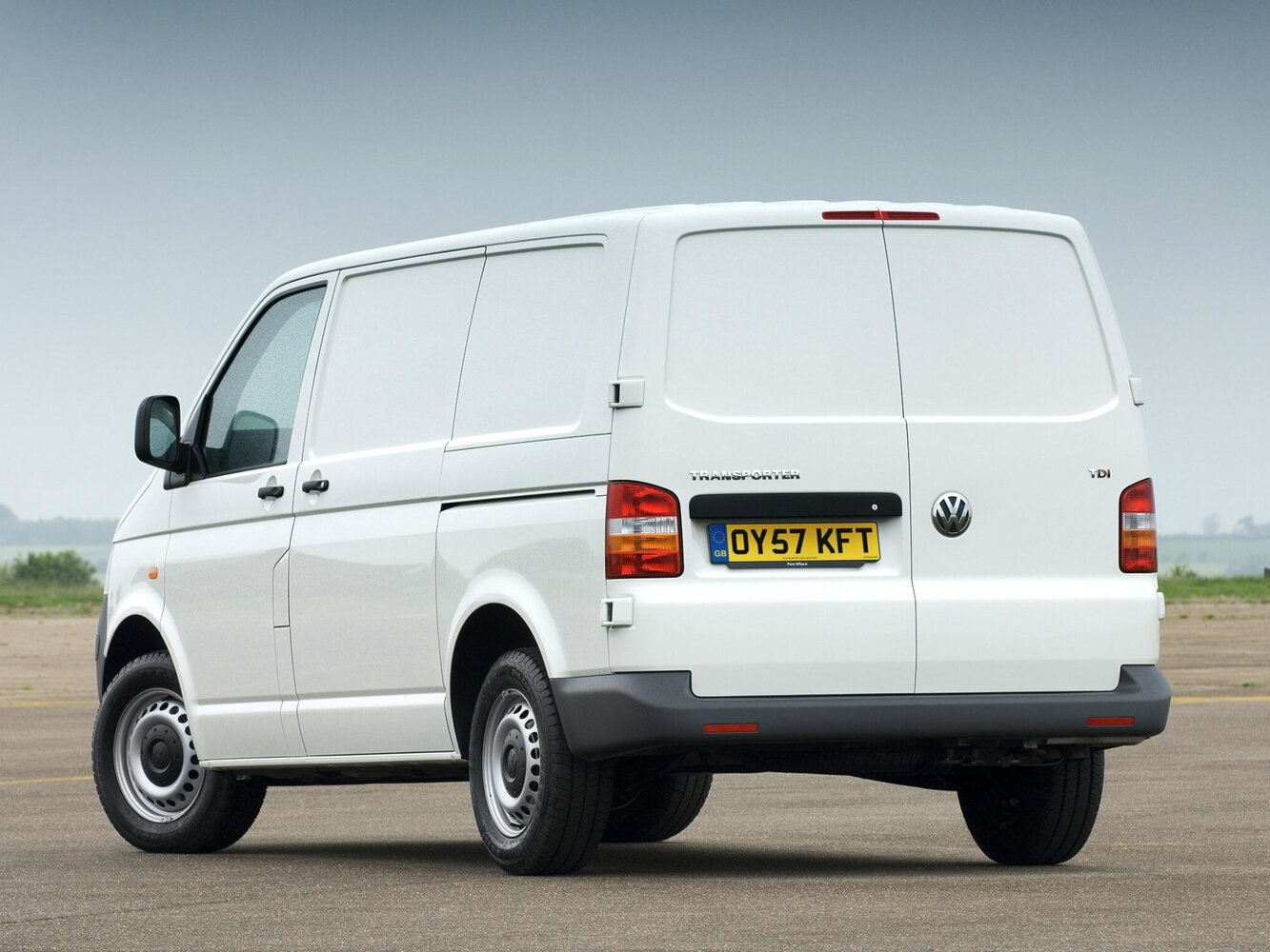 Volkswagen Transporter, T5, 2003–2009, Van: Rear three-quarter view