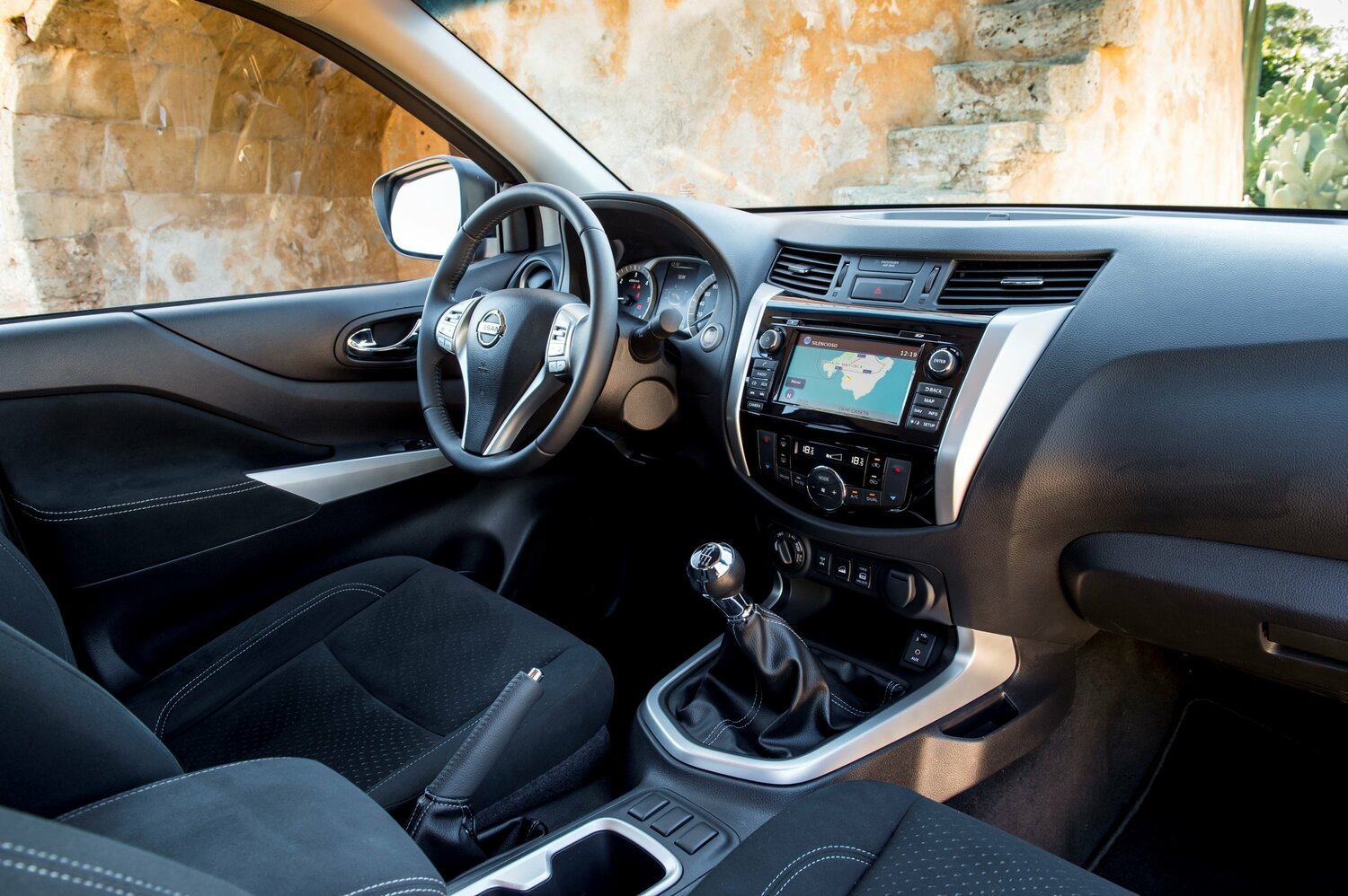 Nissan Navara (Frontier), IV (D23), 2014–2026, Pickup Полуторная кабина King-Cab: Front cabin