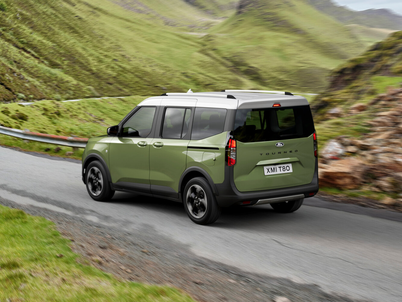Ford Tourneo Courier, II, 2023–2026, Compact MPV: Rear three-quarter view