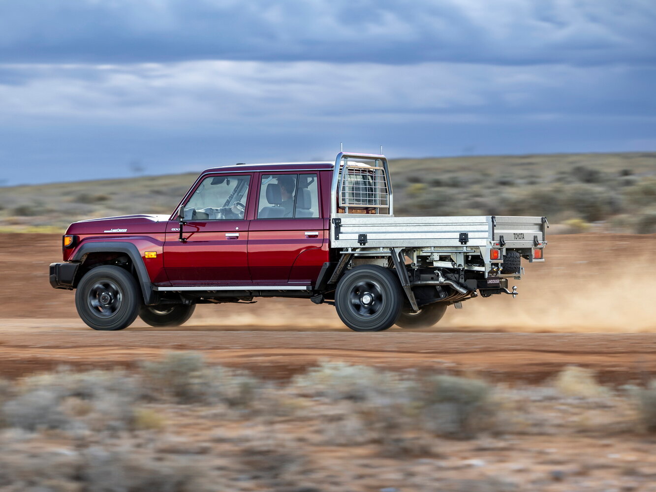 Toyota Land Cruiser, 70 Series facelift 2, 2023–2026, Pickup Двойная кабина 79: Rear three-quarter view
