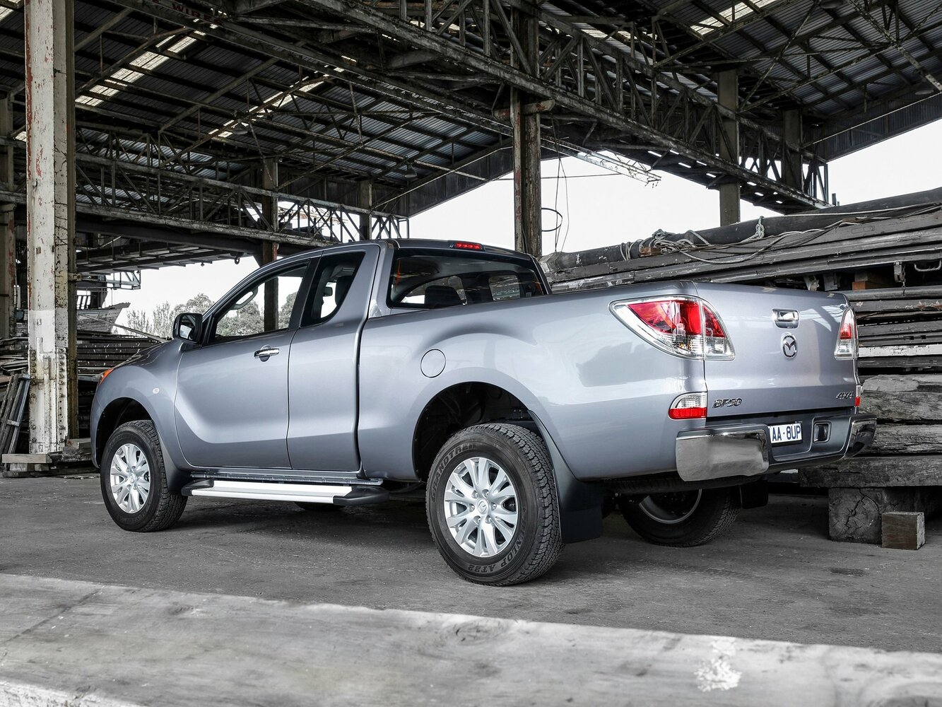 Mazda BT-50, II, 2011–2015, Pickup Полуторная кабина: Rear three-quarter view