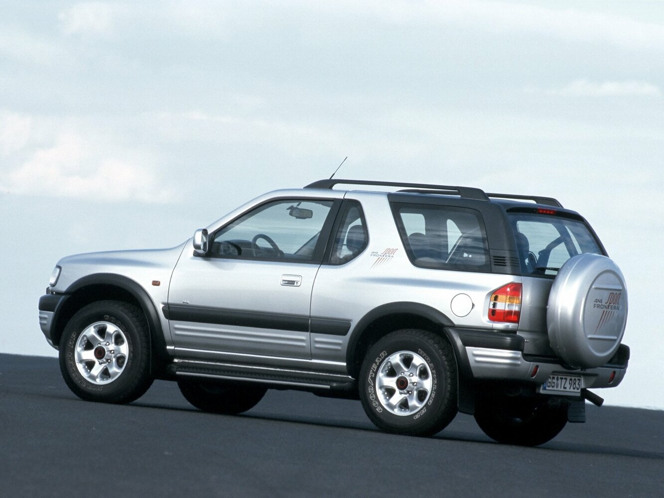 Opel Frontera, B Рестайлинг, 2001–2004, Внедорожник 3 дв.: Вид сзади в три четверти