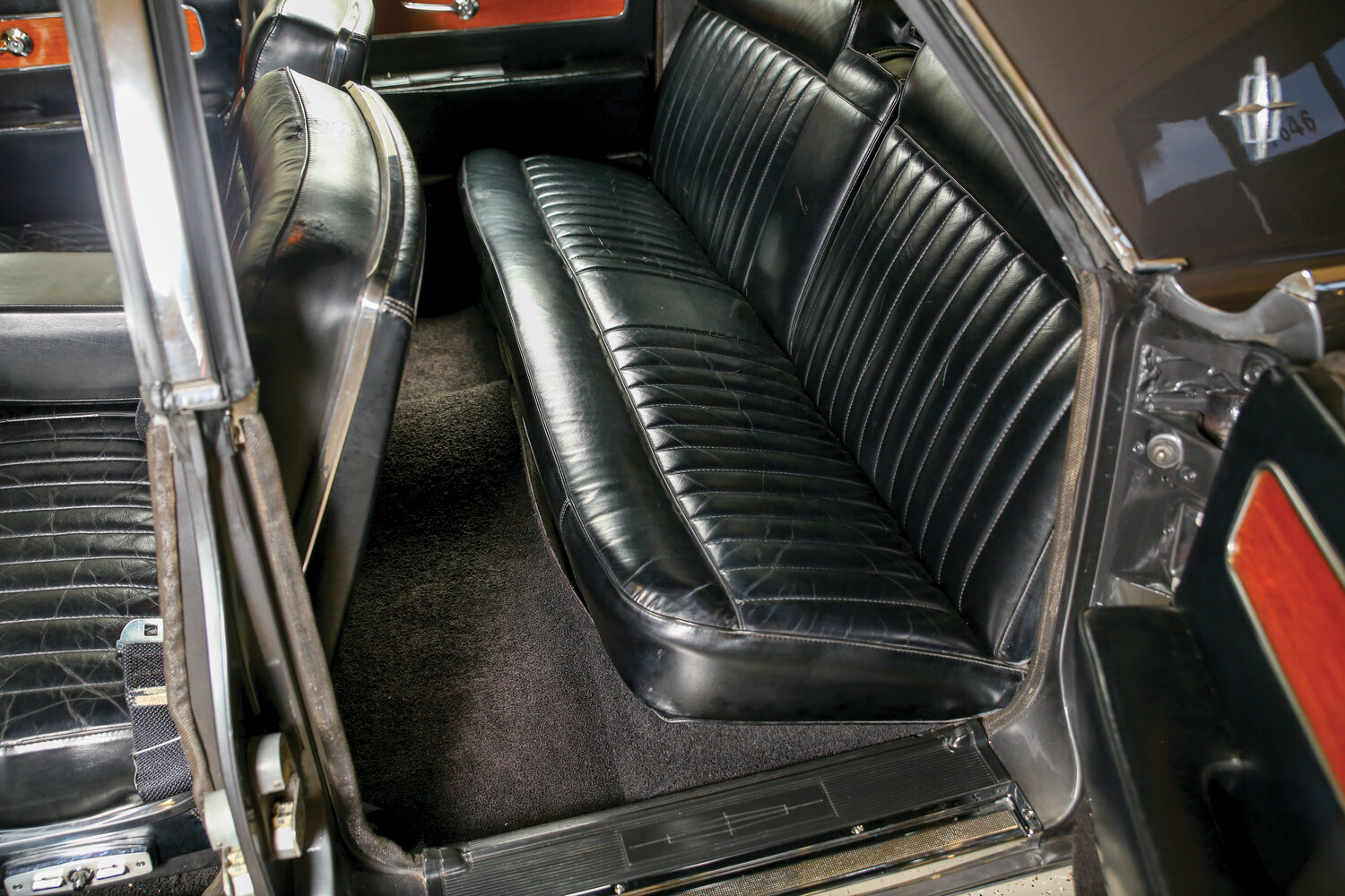Lincoln Continental, IV, 1961–1969, Sedan: Rear cabin