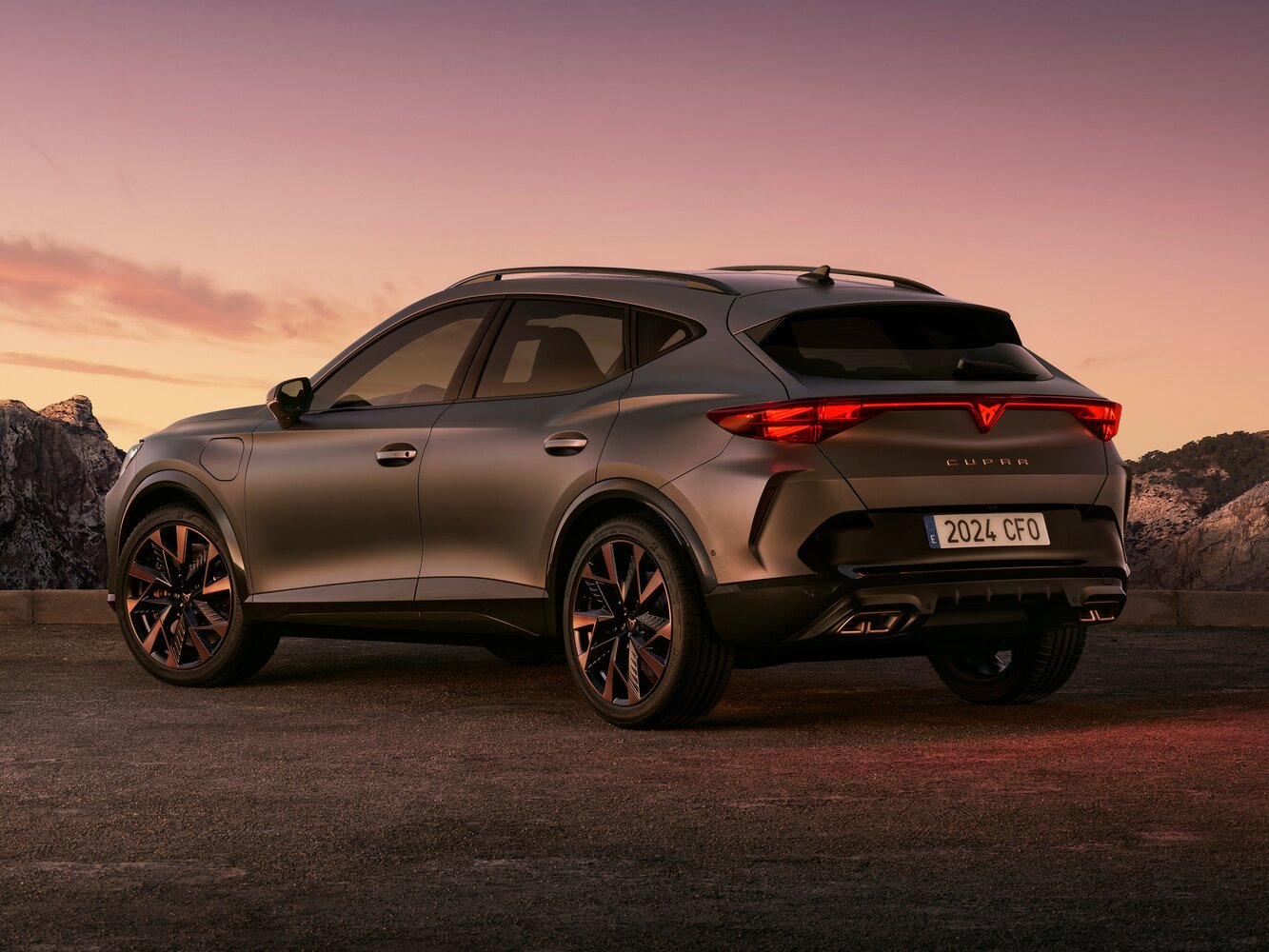 Cupra Formentor, I Рестайлинг, 2024–2026, Внедорожник 5 дв.: Вид сзади в три четверти