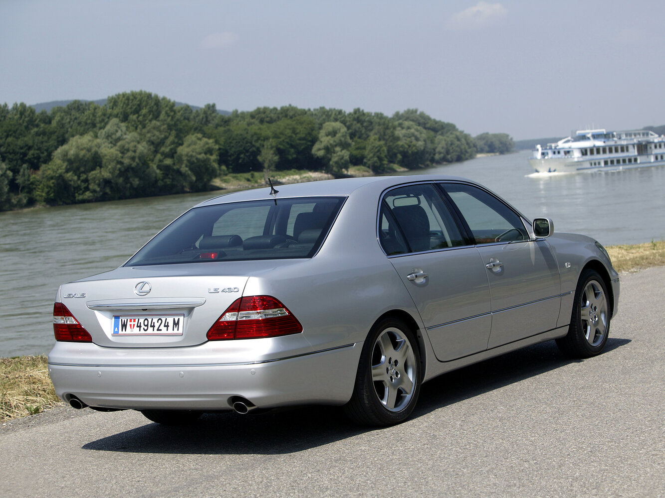 Lexus LS, III Рестайлинг, 2003–2006, Седан: Вид сзади в три четверти