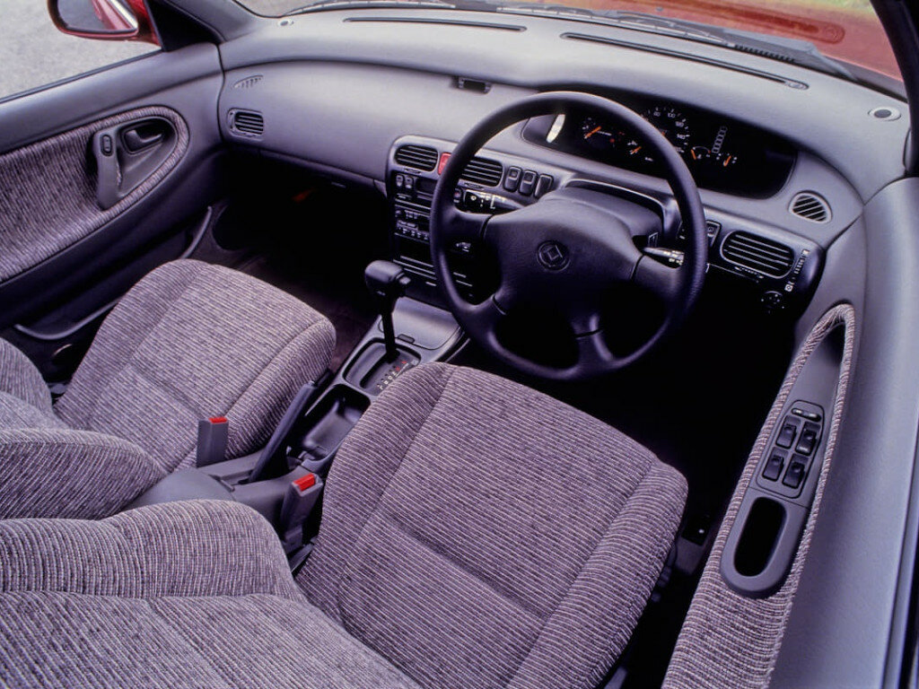 Mazda Cronos, , 1991–1995, Седан: Передняя часть салона