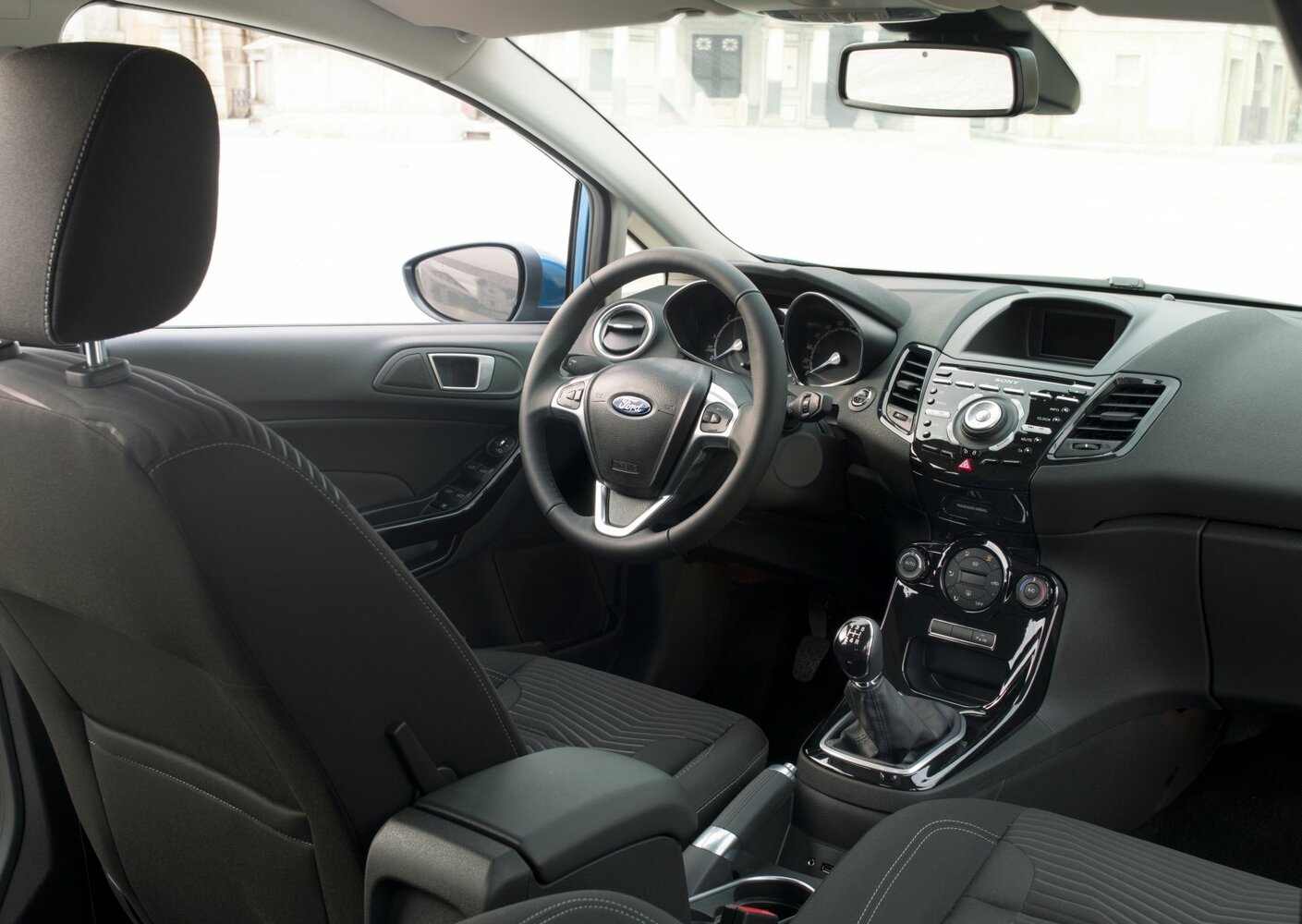 Ford Fiesta, Mk6 Рестайлинг, 2012–2019, Хэтчбек 5 дв.: Передняя часть салона