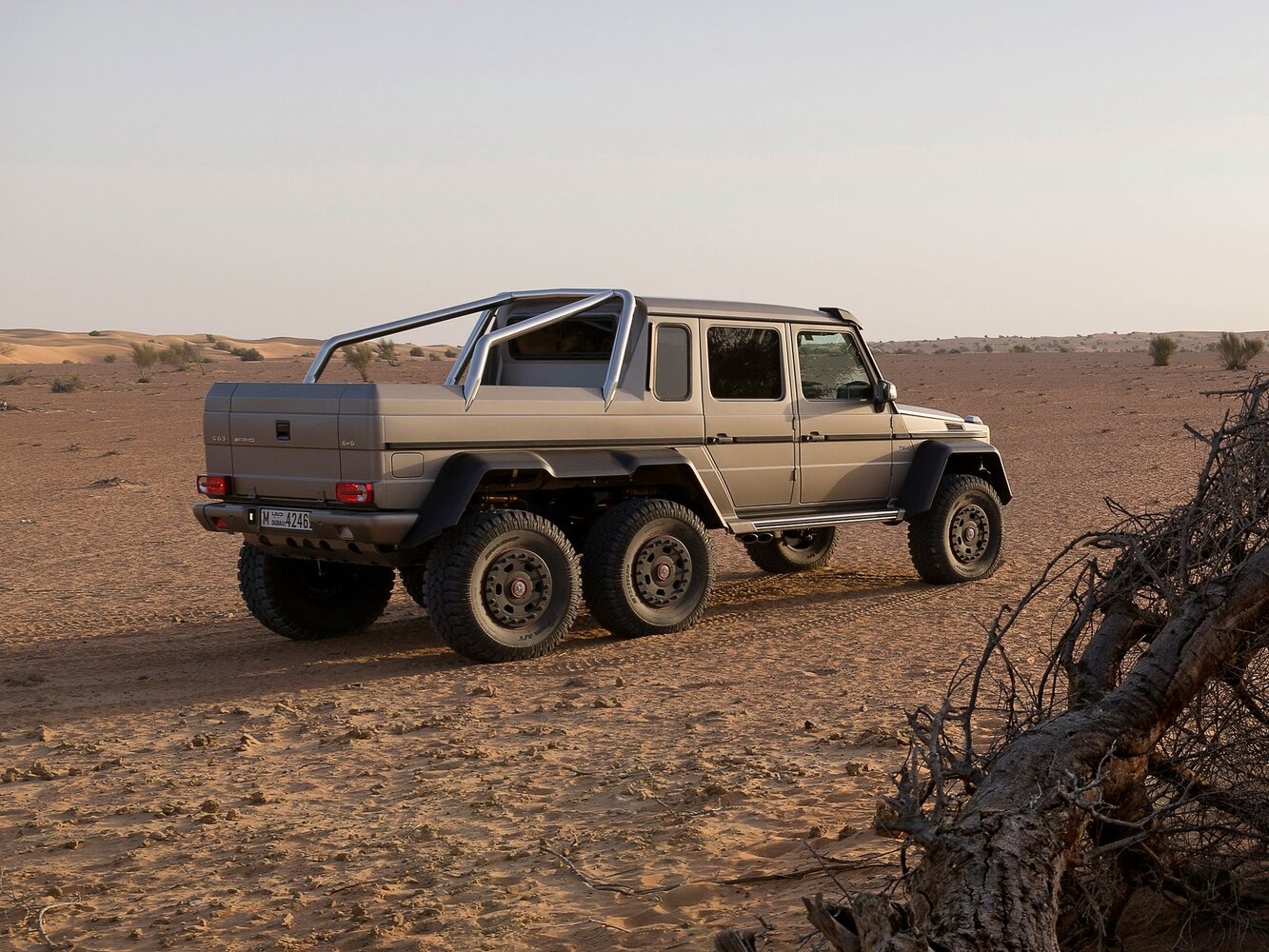Mercedes-Benz G-Класс AMG 6x6, , 2013–2015, Пикап Двойная кабина: Вид сзади в три четверти