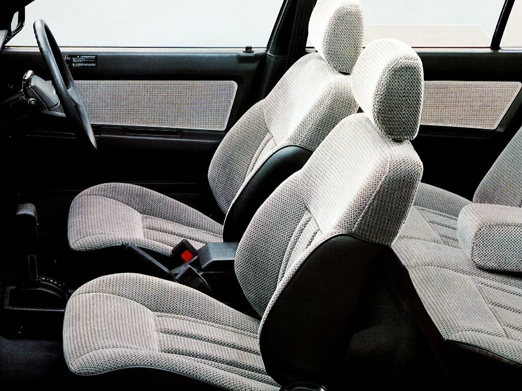 Toyota Carina, IV (T150), 1984–1988, Sedan: Front cabin