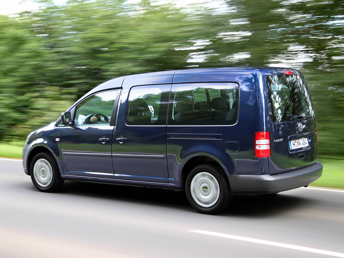Volkswagen Caddy, III facelift, 2010–2015, Compact MPV Maxi: Rear three-quarter view