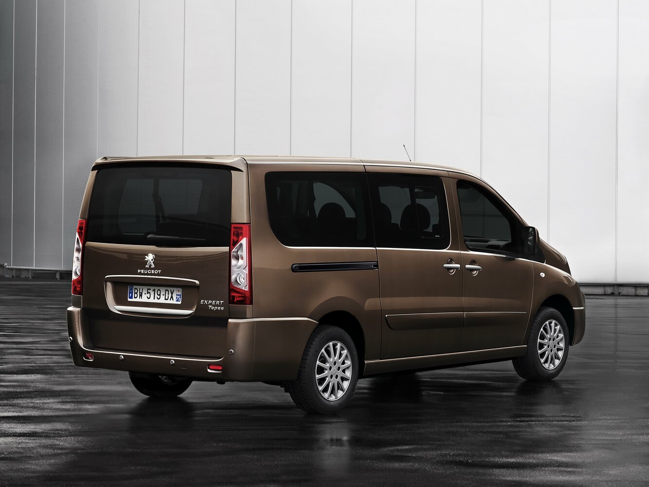 Peugeot Expert, II Рестайлинг, 2012–2016, Минивэн Long: Вид сзади в три четверти