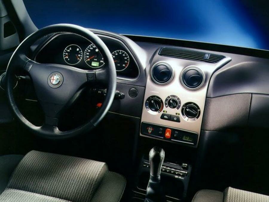 Alfa Romeo 146, , 1995–2001, Хэтчбек 5 дв.: Передняя панель