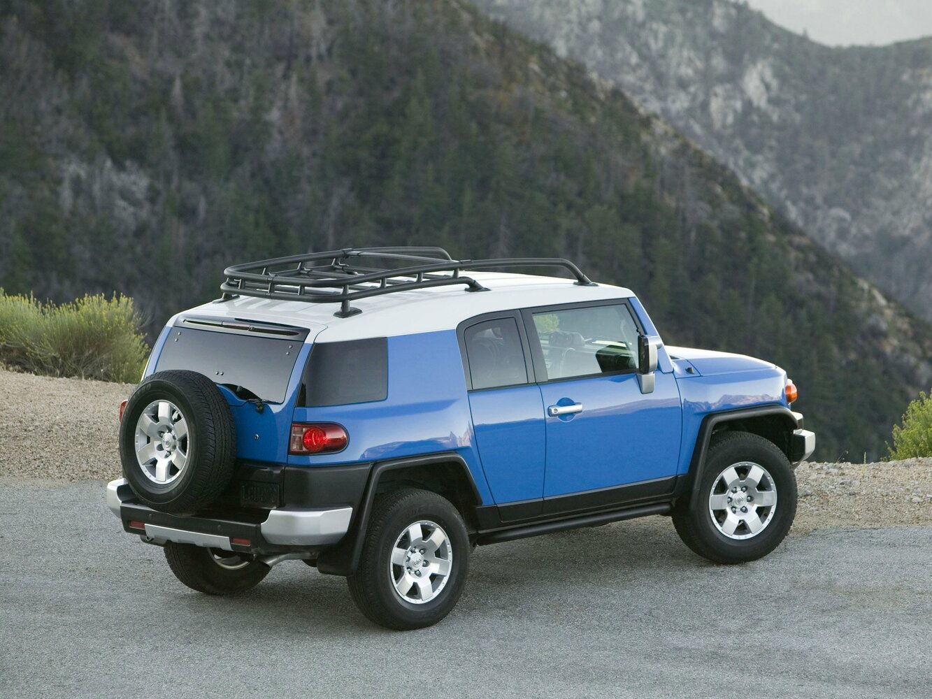 Toyota FJ Cruiser, , 2006–2022, SUV 5 door: Rear three-quarter view