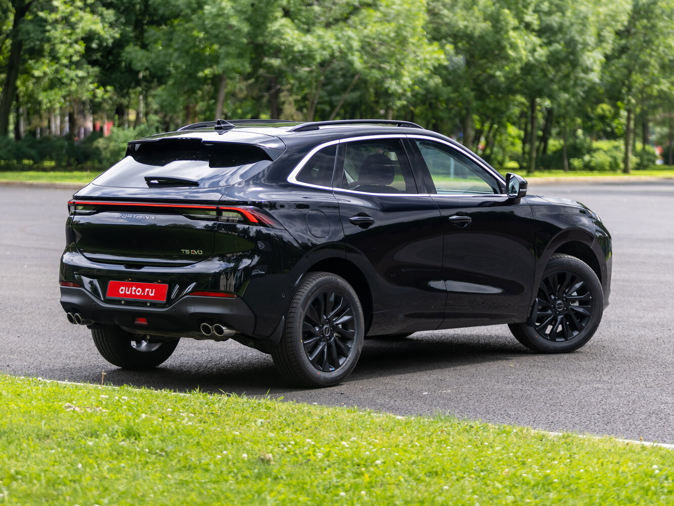 Forthing T5 EVO, , 2020–2026, Внедорожник 5 дв.: Вид сзади в три четверти