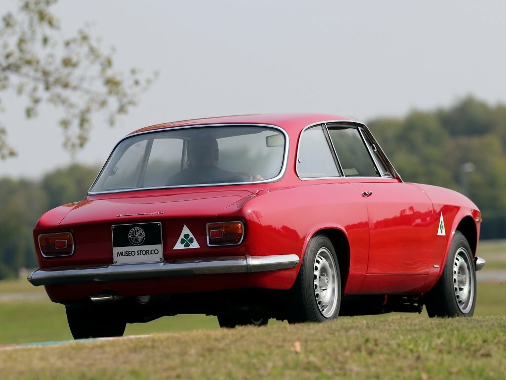 Alfa Romeo GTA Coupe, , 1965–1975, Купе: Вид сзади в три четверти