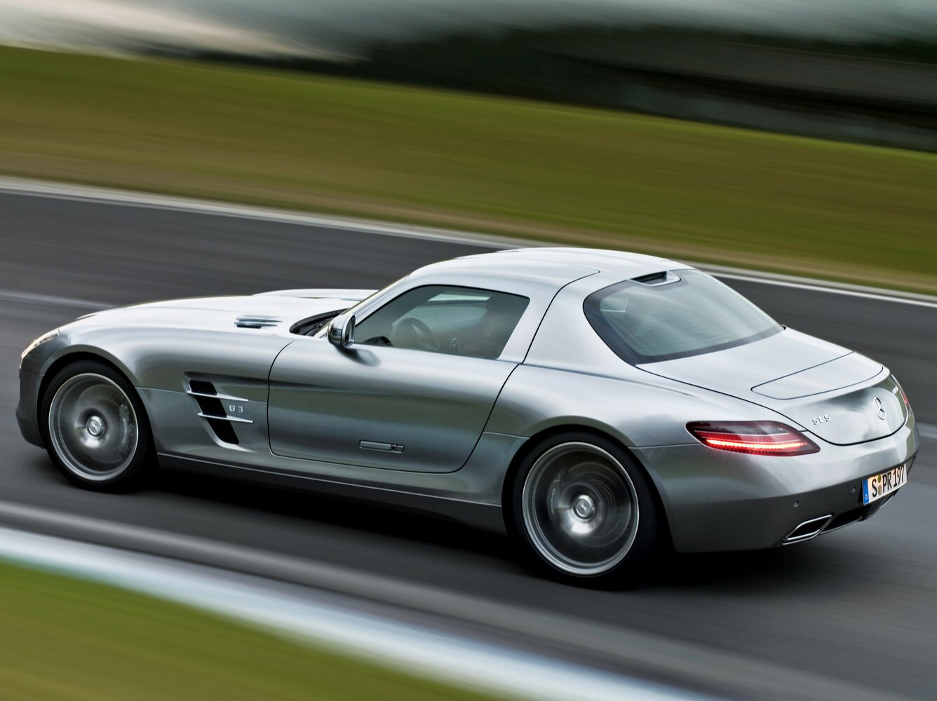 Mercedes-Benz SLS AMG, , 2010–2014, Купе: Вид сзади в три четверти