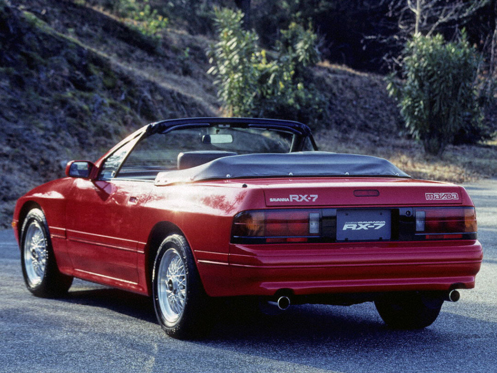 Mazda Savanna RX-7, II (FC) facelift, 1989–1992, Convertible: Rear three-quarter view