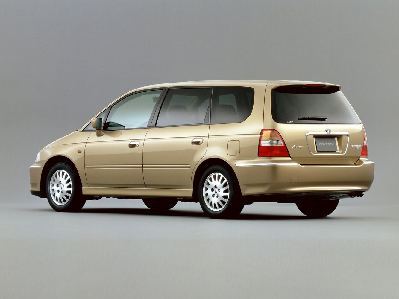 Honda Odyssey, II, 1999–2001, Compact MPV: Rear three-quarter view