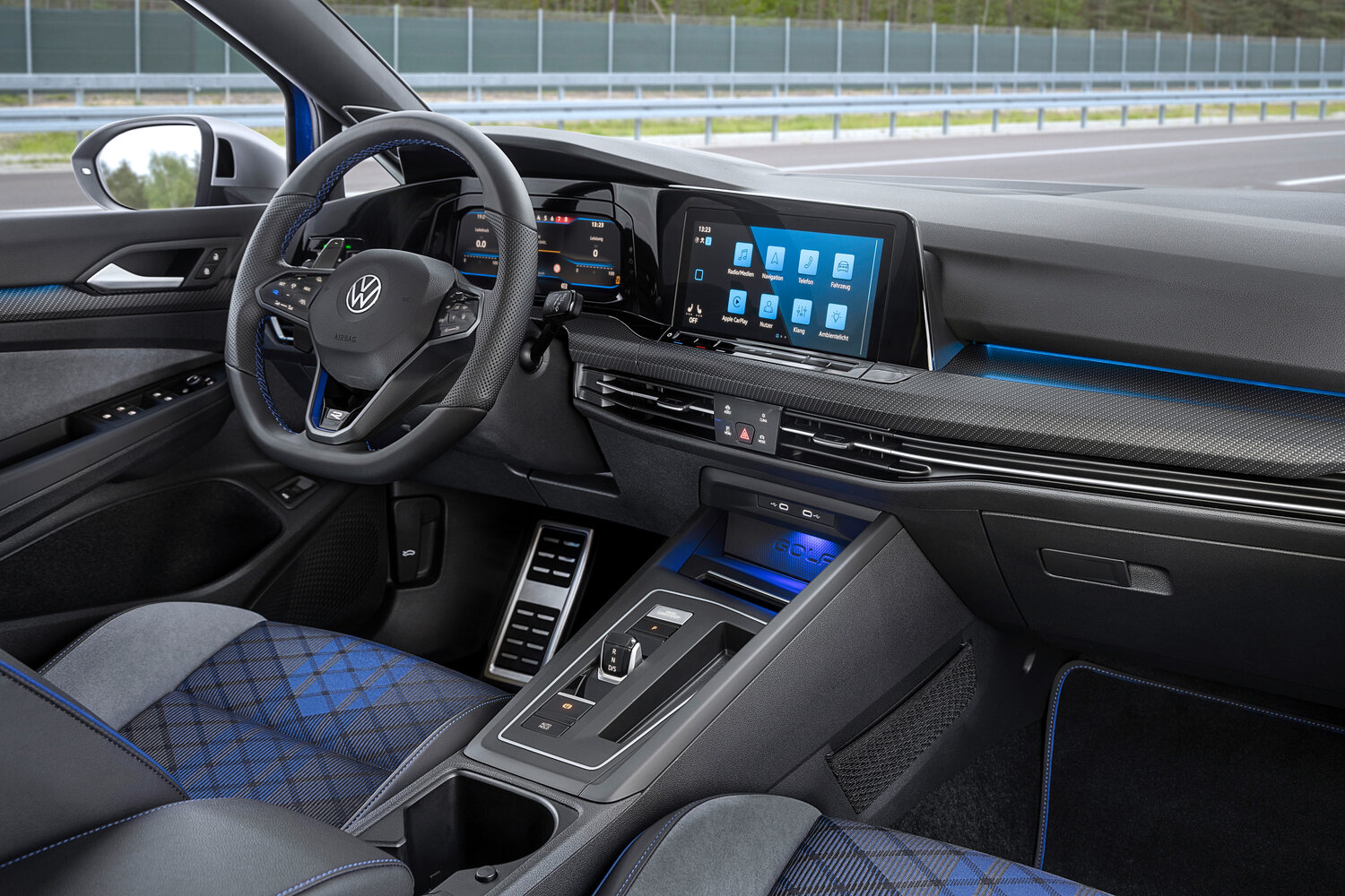 Volkswagen Golf R, VIII, 2020–2024, Универсал 5 дв.: Передняя часть салона