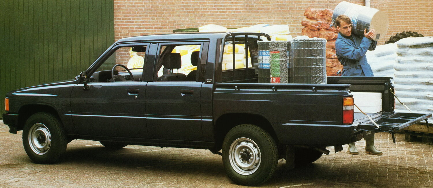Toyota Hilux, IV, 1983–1988, Pickup Двойная кабина: Rear three-quarter view