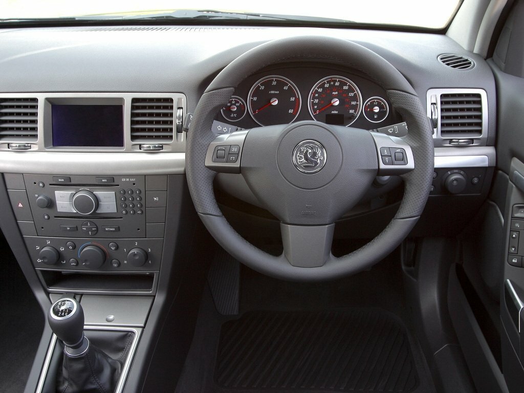 Vauxhall Vectra, C, 2003–2008, Sedan: Dashboard
