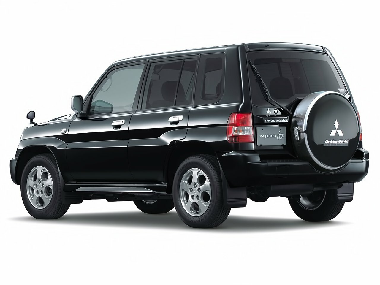 Mitsubishi Pajero iO, , 1998–2007, Внедорожник 5 дв.: Вид сзади в три четверти