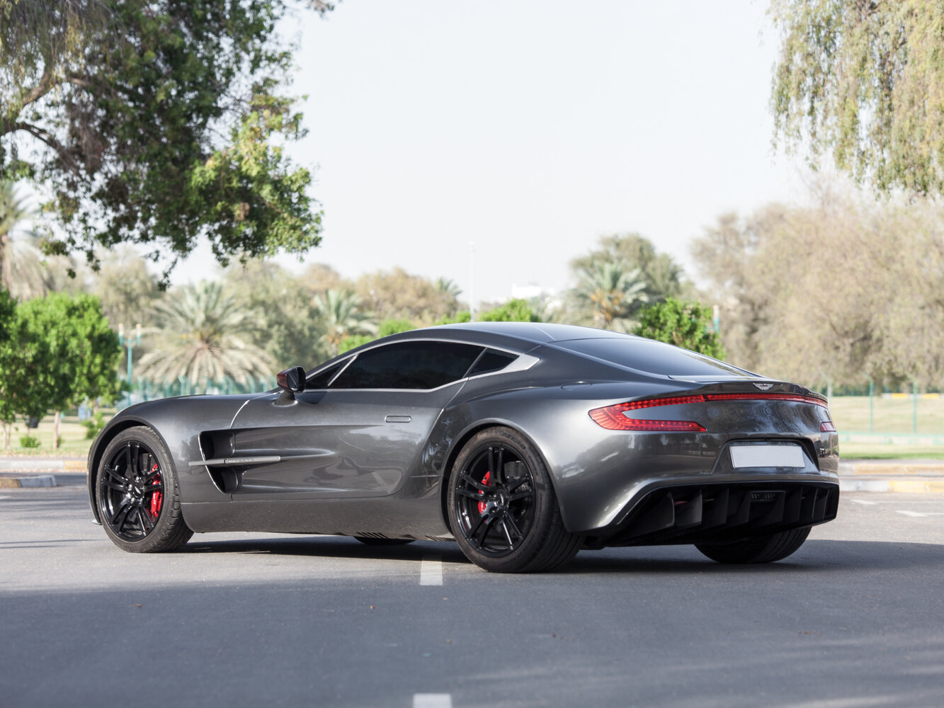 Aston Martin One-77, , 2009–2012, Купе: Вид сзади в три четверти