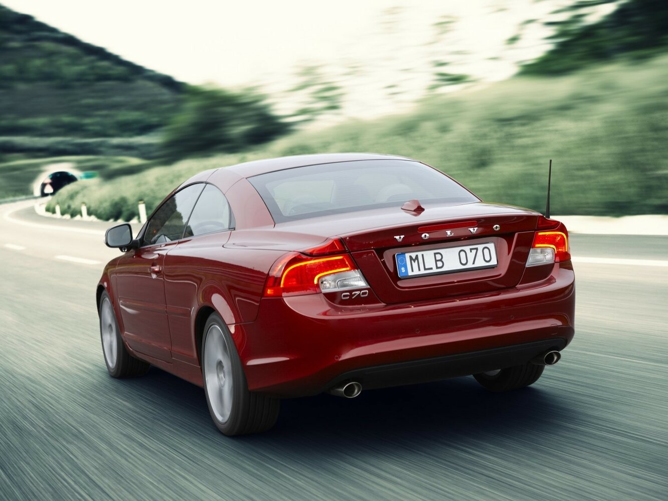Volvo C70, II facelift, 2009–2013, Convertible: Rear three-quarter view