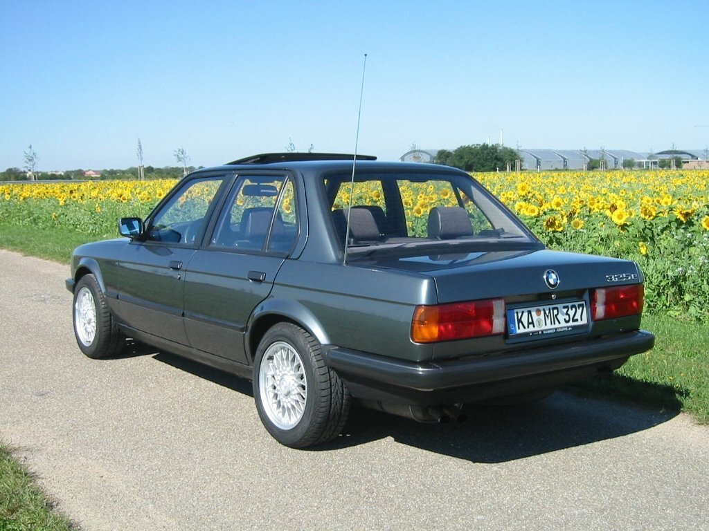 BMW 3 серии, II (E30), 1982–1994, Sedan: Rear three-quarter view