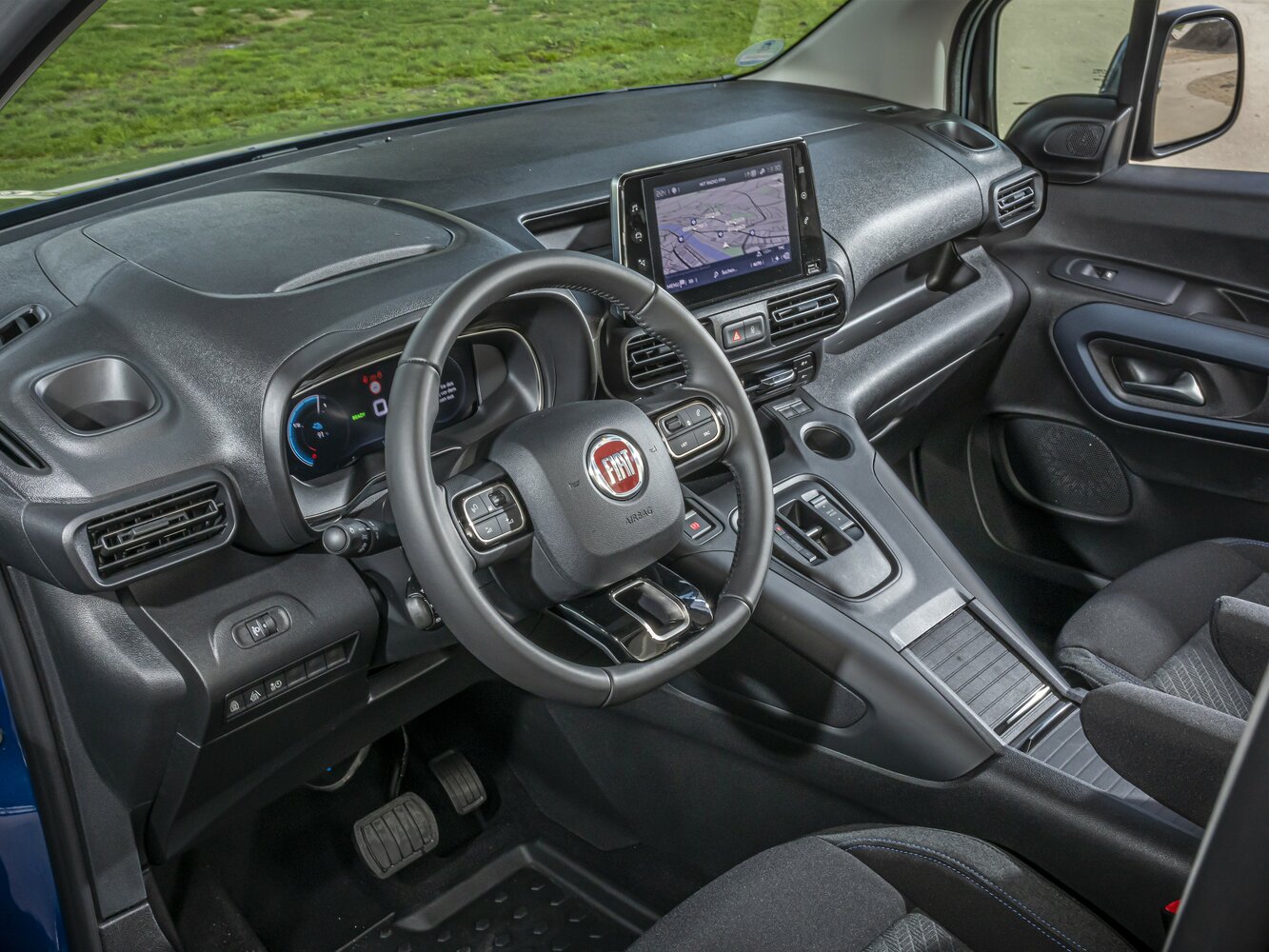 Fiat Doblo, III, 2022–2024, Компактвэн: Передняя часть салона