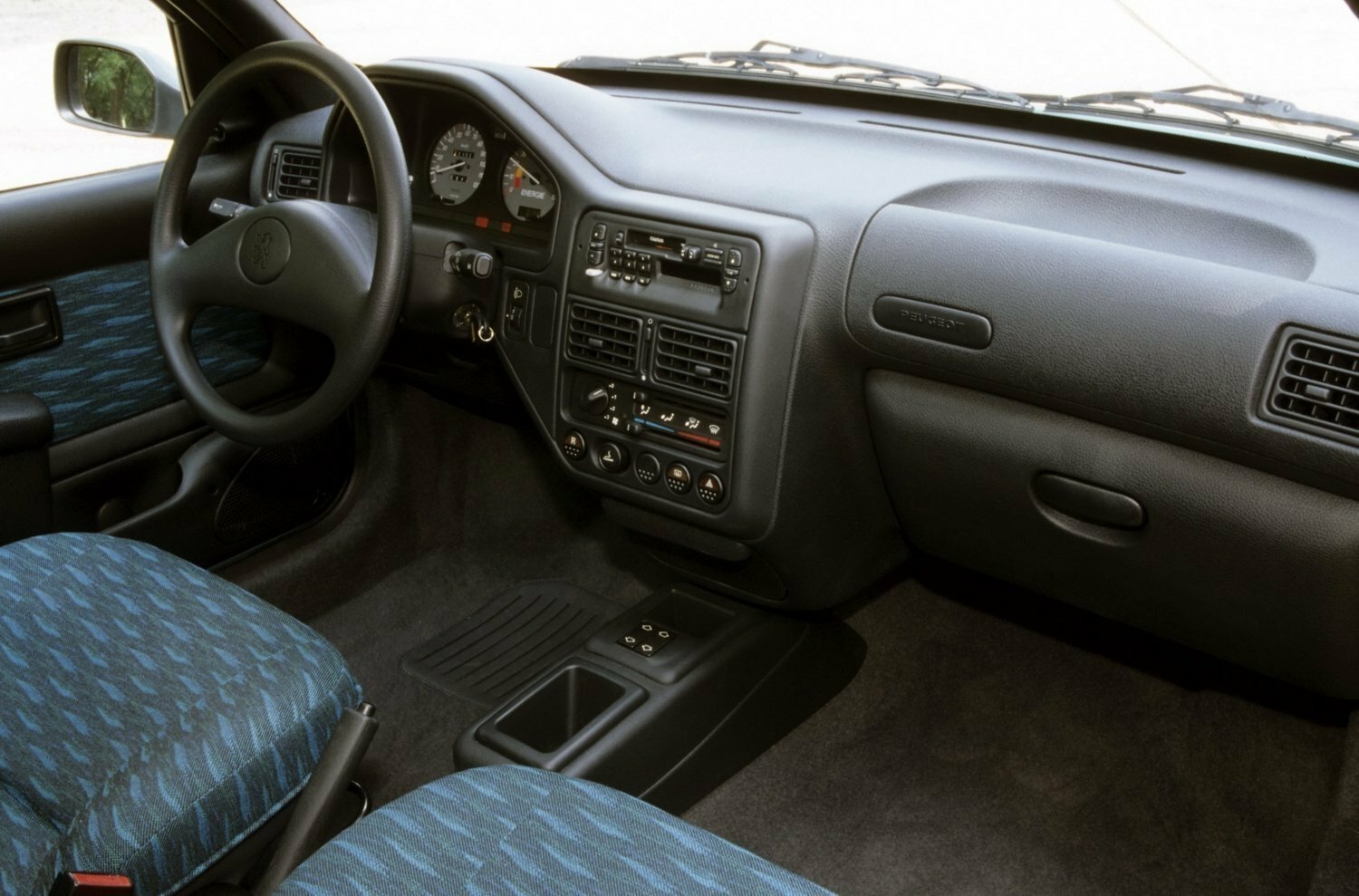 Peugeot 106, I Рестайлинг, 1996–2004, Хэтчбек 5 дв.: Передняя часть салона
